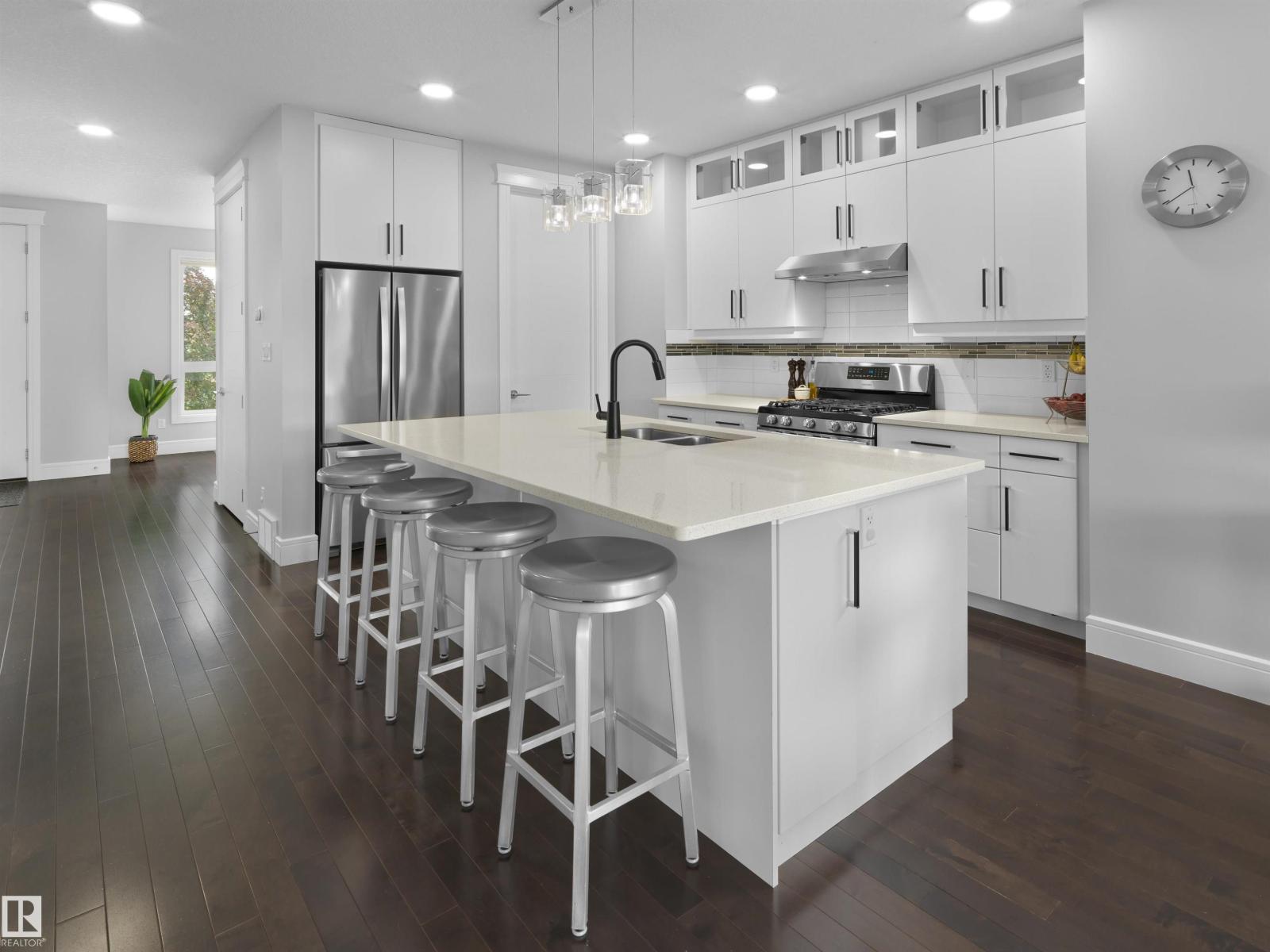 9313 152 ST NW - 6