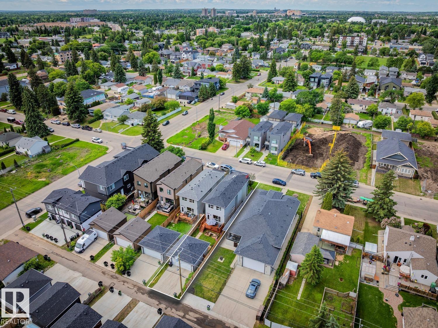9313 152 ST NW - 34