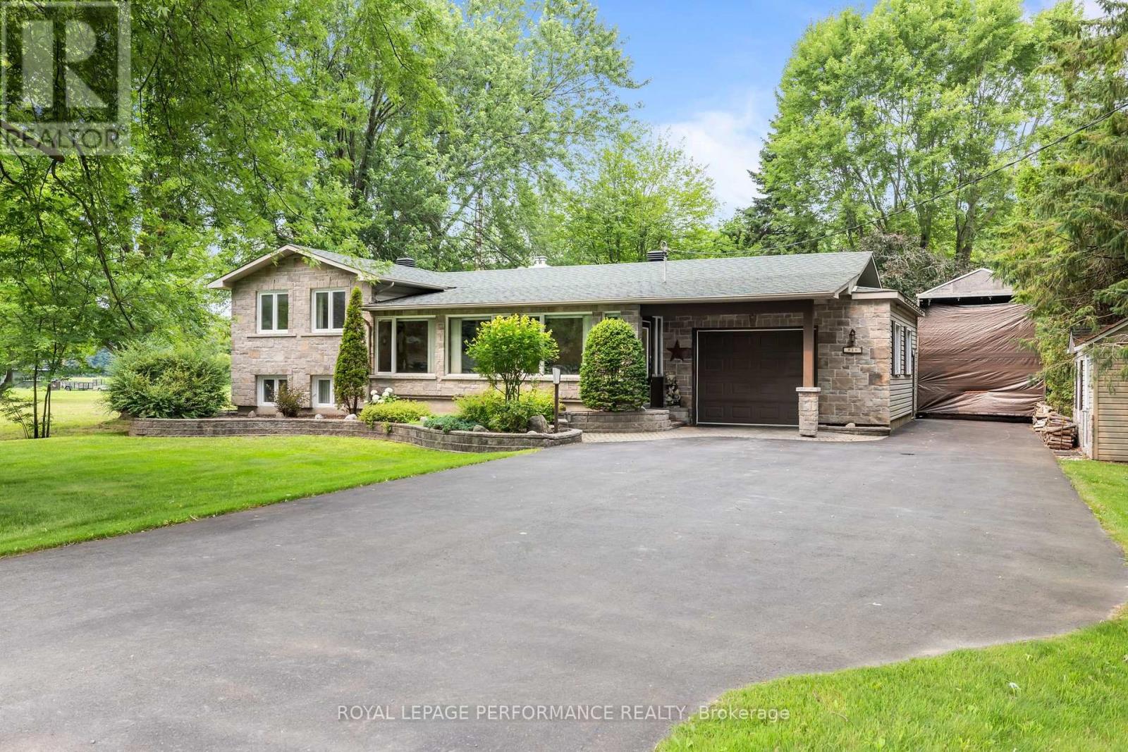828 PRINCIPALE STREET - 1