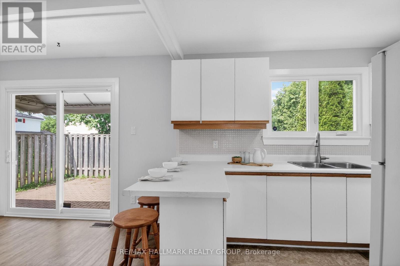 37 PARKWOOD CRESCENT - 9