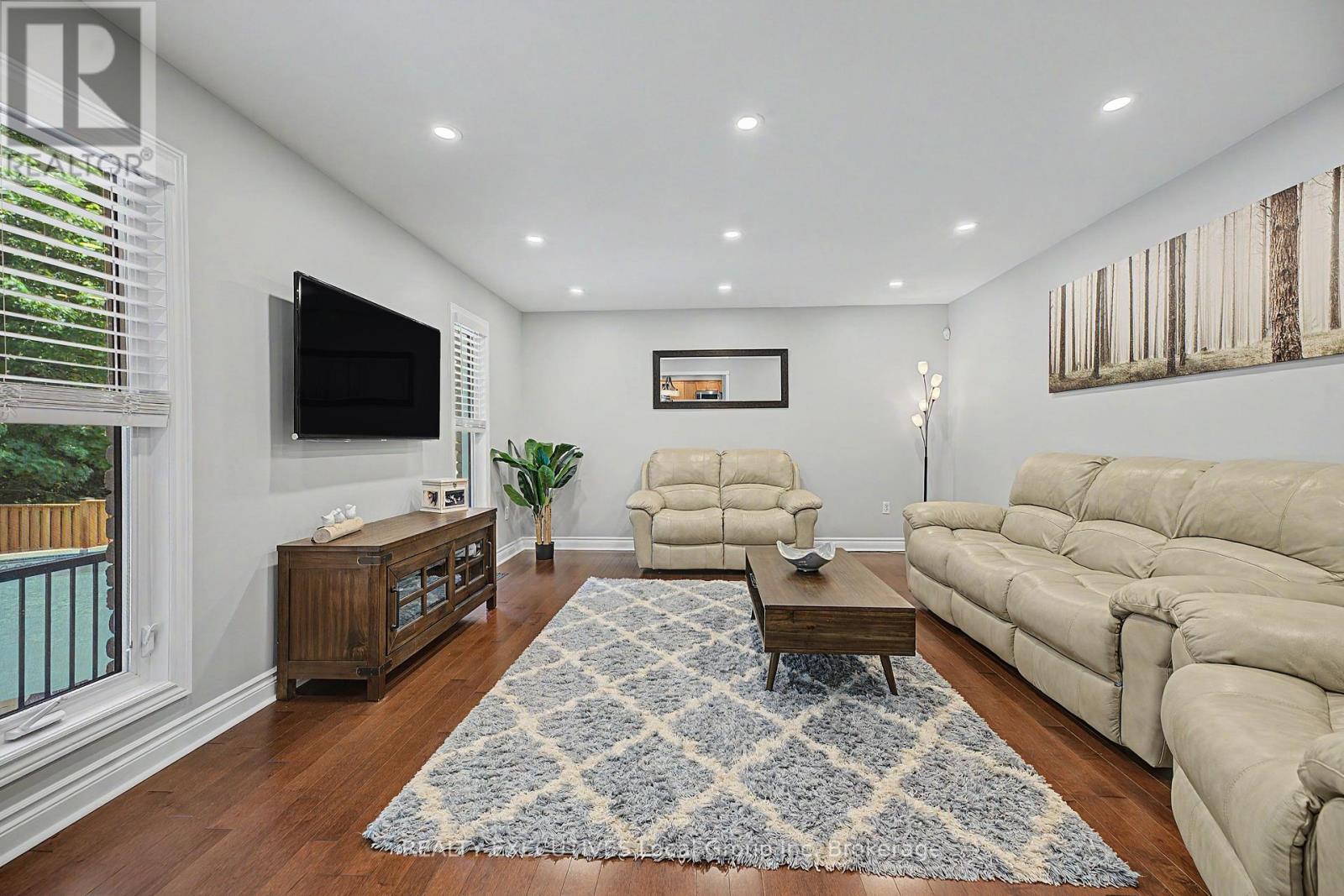 16 VERMONT CRESCENT - Image 5