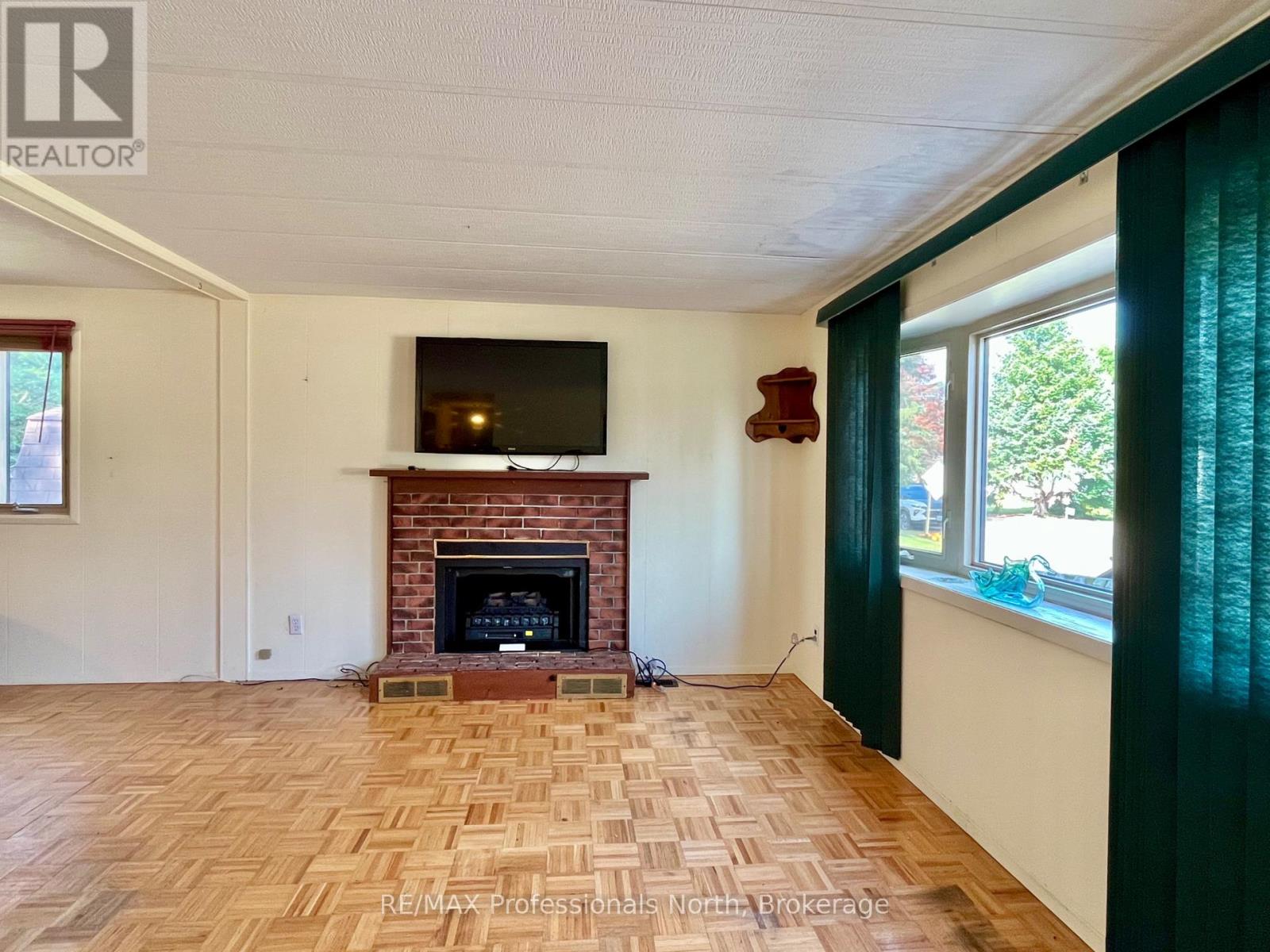 1034 EIGHTH LANE - 16