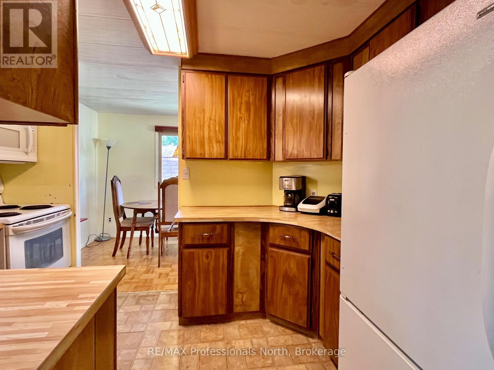 1034 EIGHTH LANE - 22