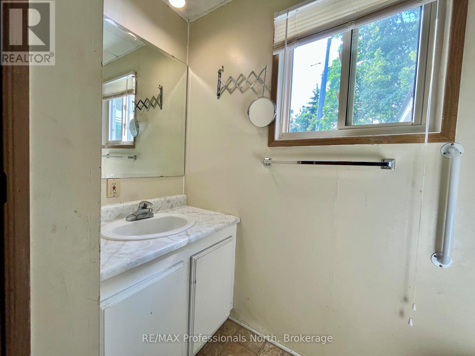 1034 EIGHTH LANE - 31