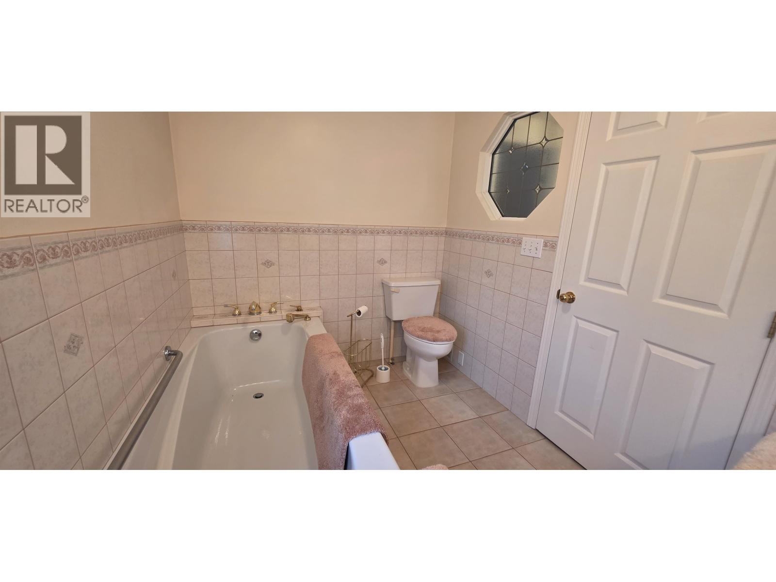 Photo 17 of 31 — 1061 IRWIN STREET · Prince George, BC