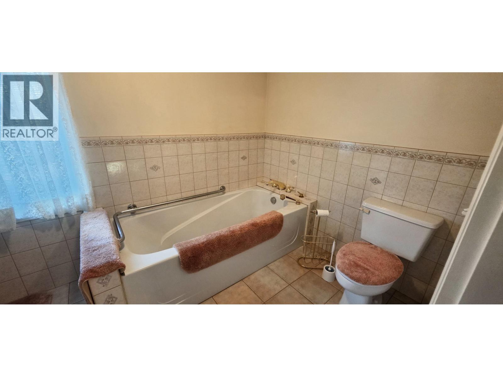 Photo 15 of 31 — 1061 IRWIN STREET · Prince George, BC