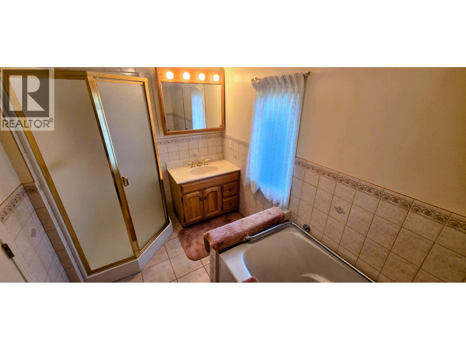 Photo 16 of 31 — 1061 IRWIN STREET · Prince George, BC