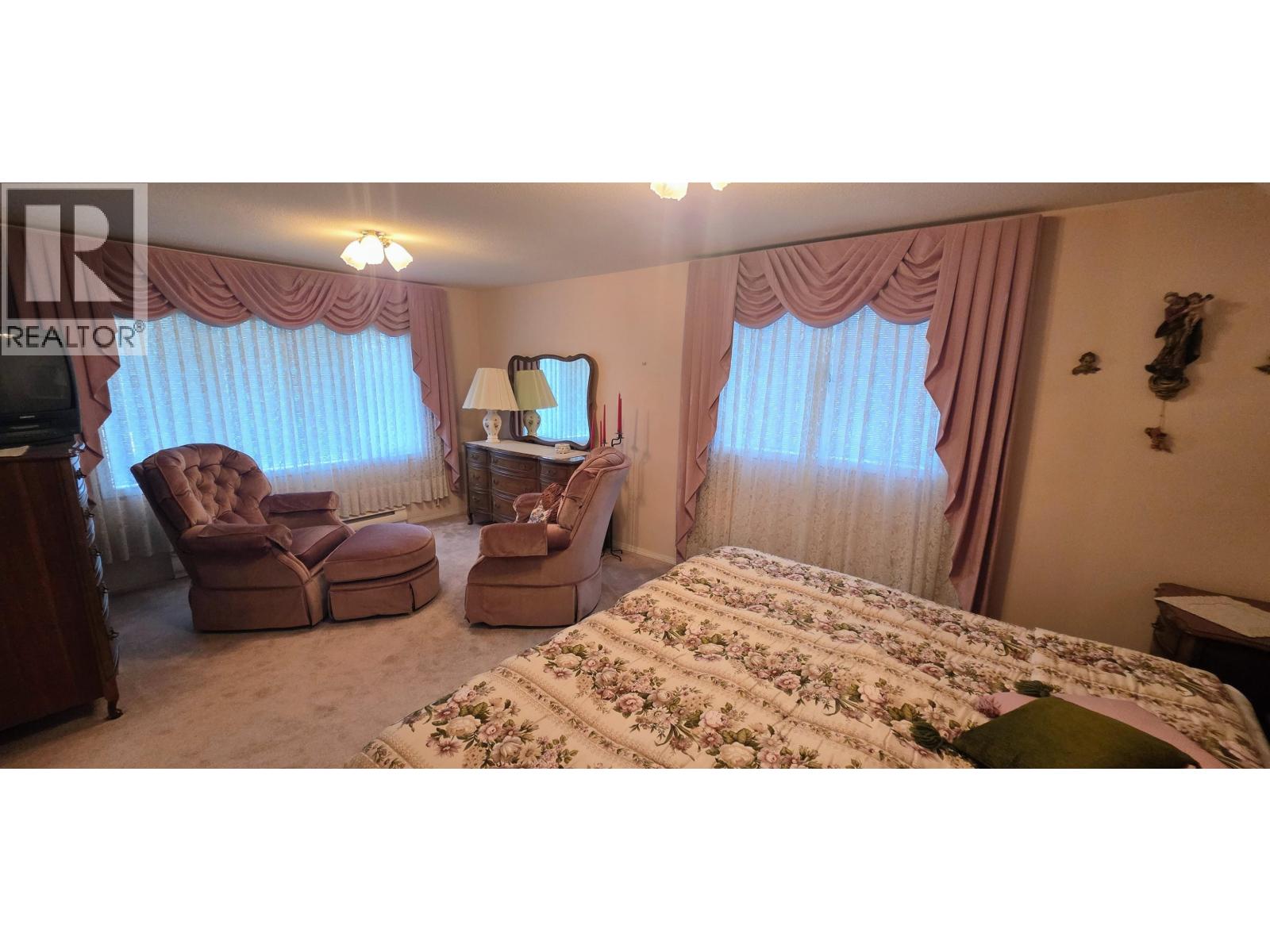 Photo 13 of 31 — 1061 IRWIN STREET · Prince George, BC