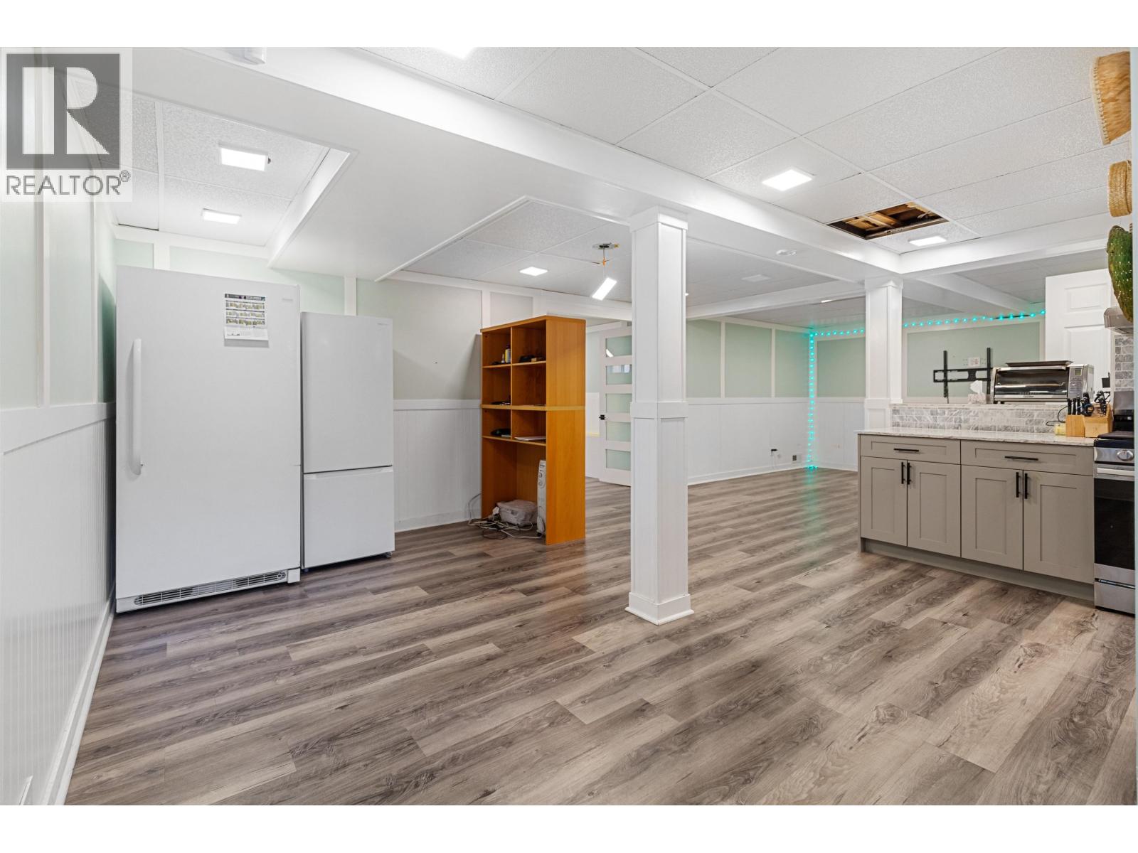 Photo 31 of 38 — 2150 LAURIER CRESCENT · Prince George, BC