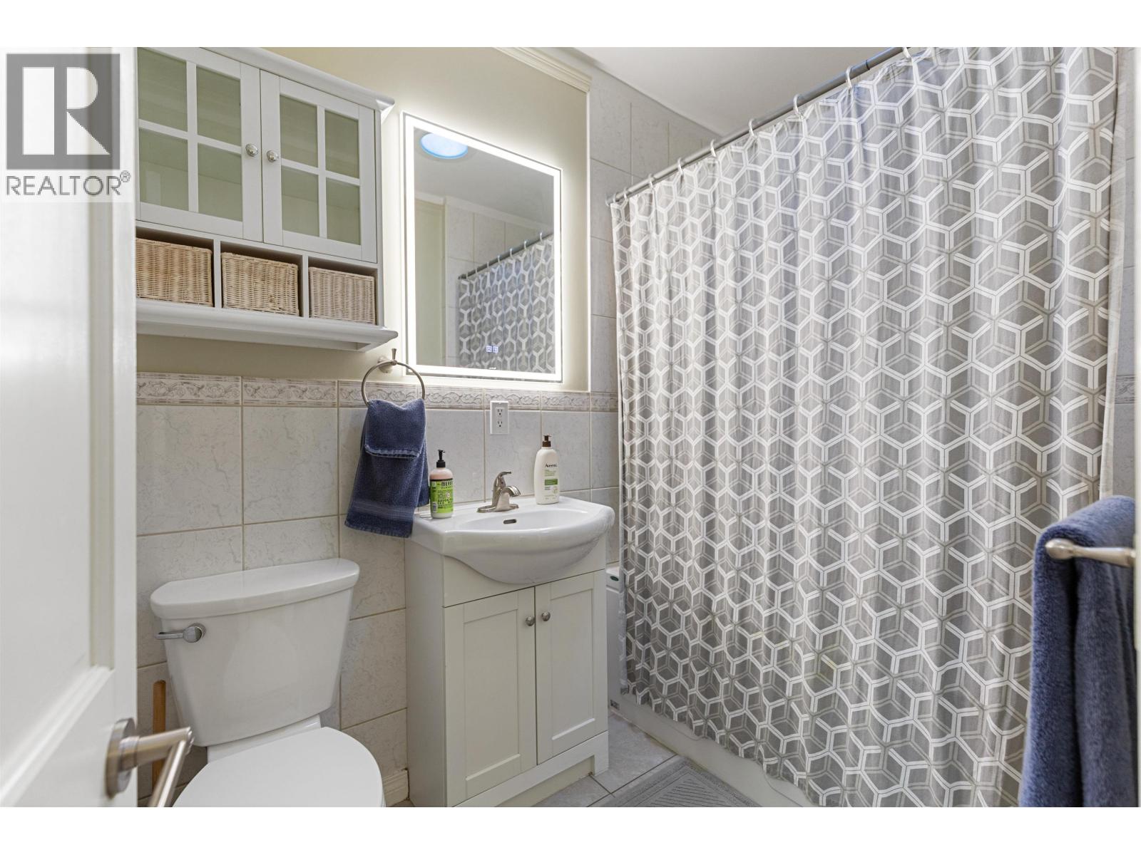 Photo 15 of 38 — 2150 LAURIER CRESCENT · Prince George, BC
