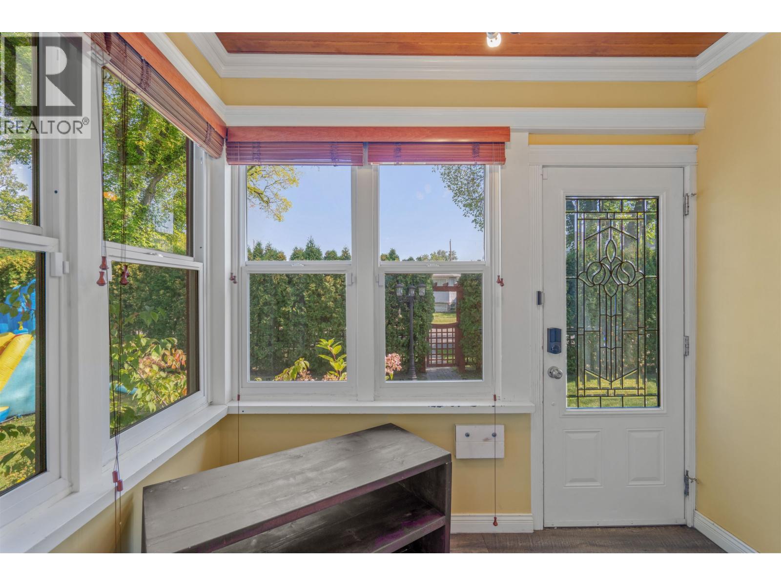 2150 LAURIER CRESCENT - 4