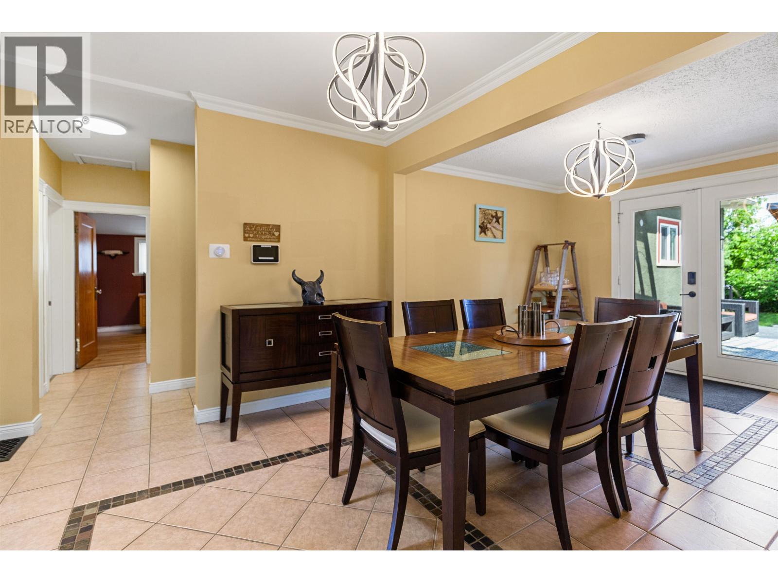 2150 LAURIER CRESCENT - 10