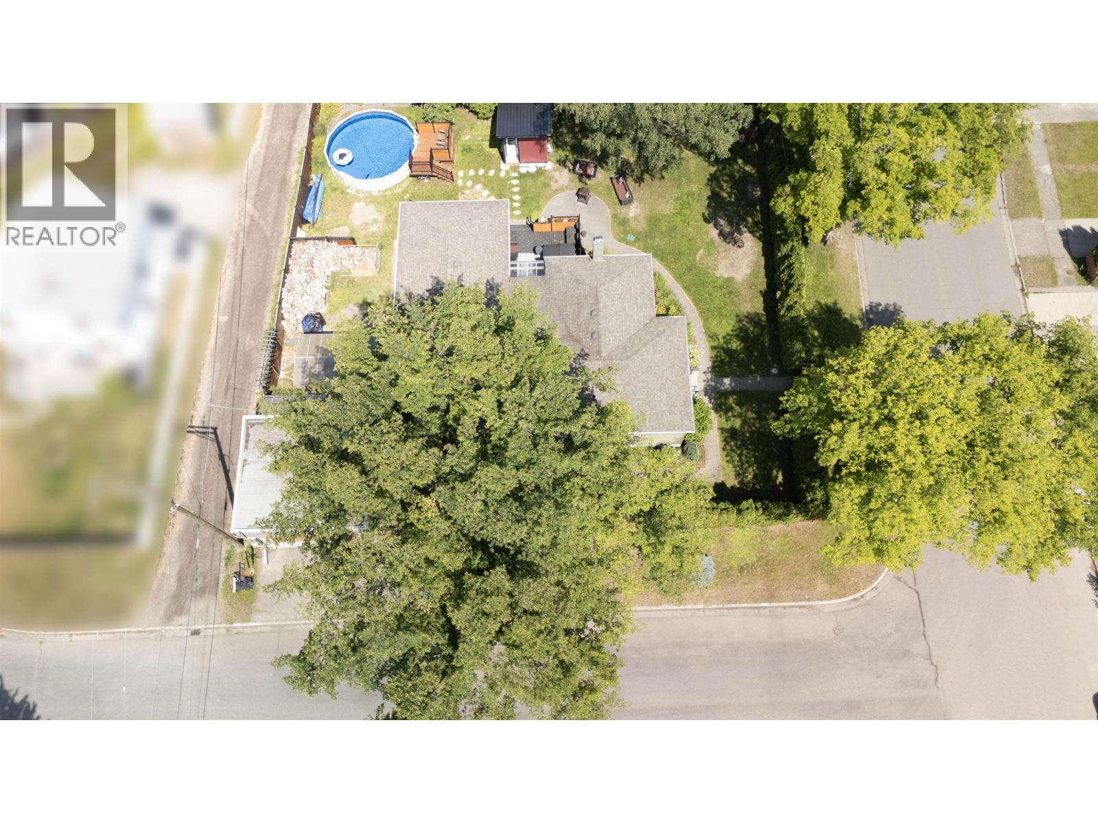 2150 LAURIER CRESCENT - 6