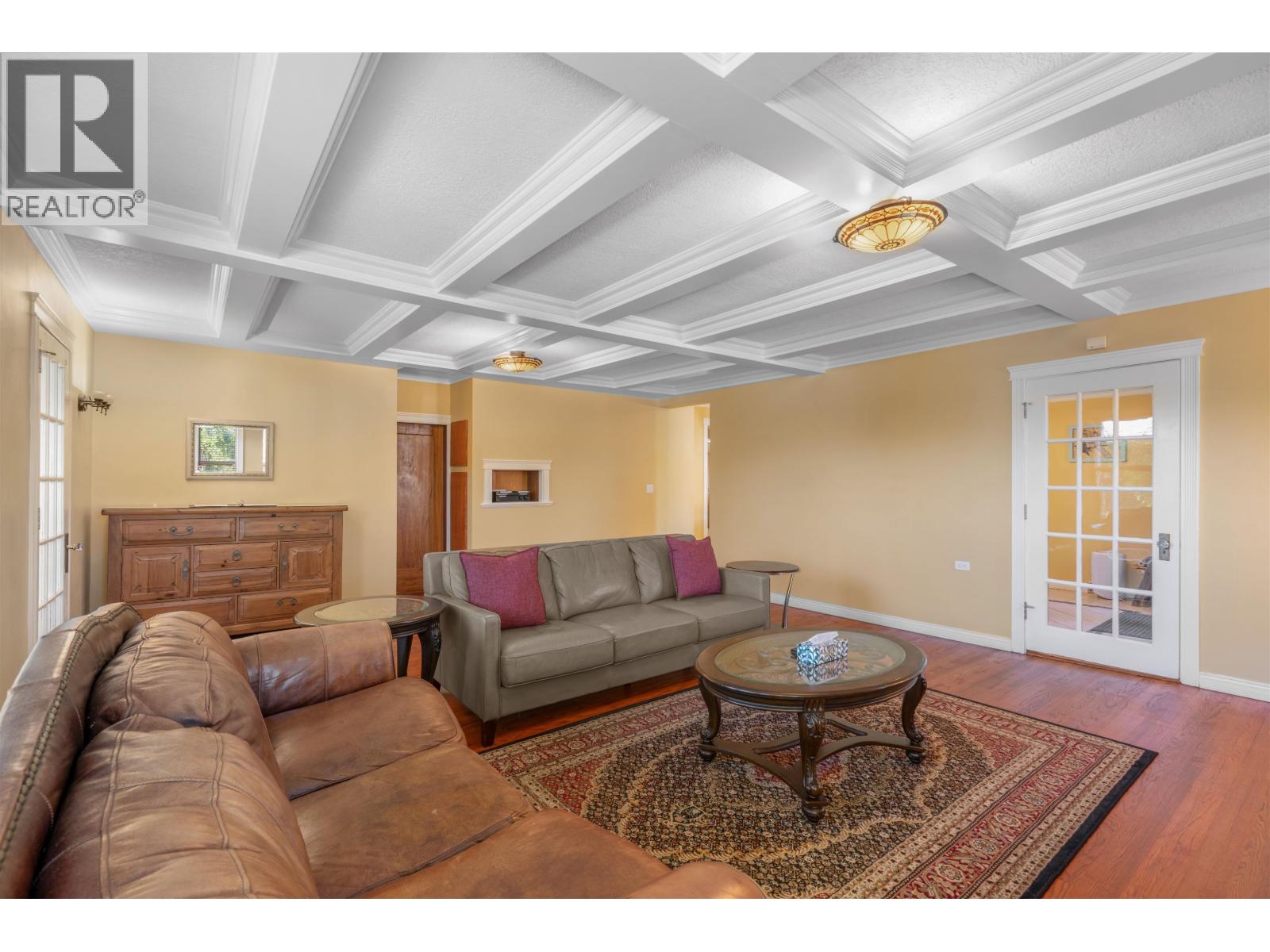 2150 LAURIER CRESCENT - 22