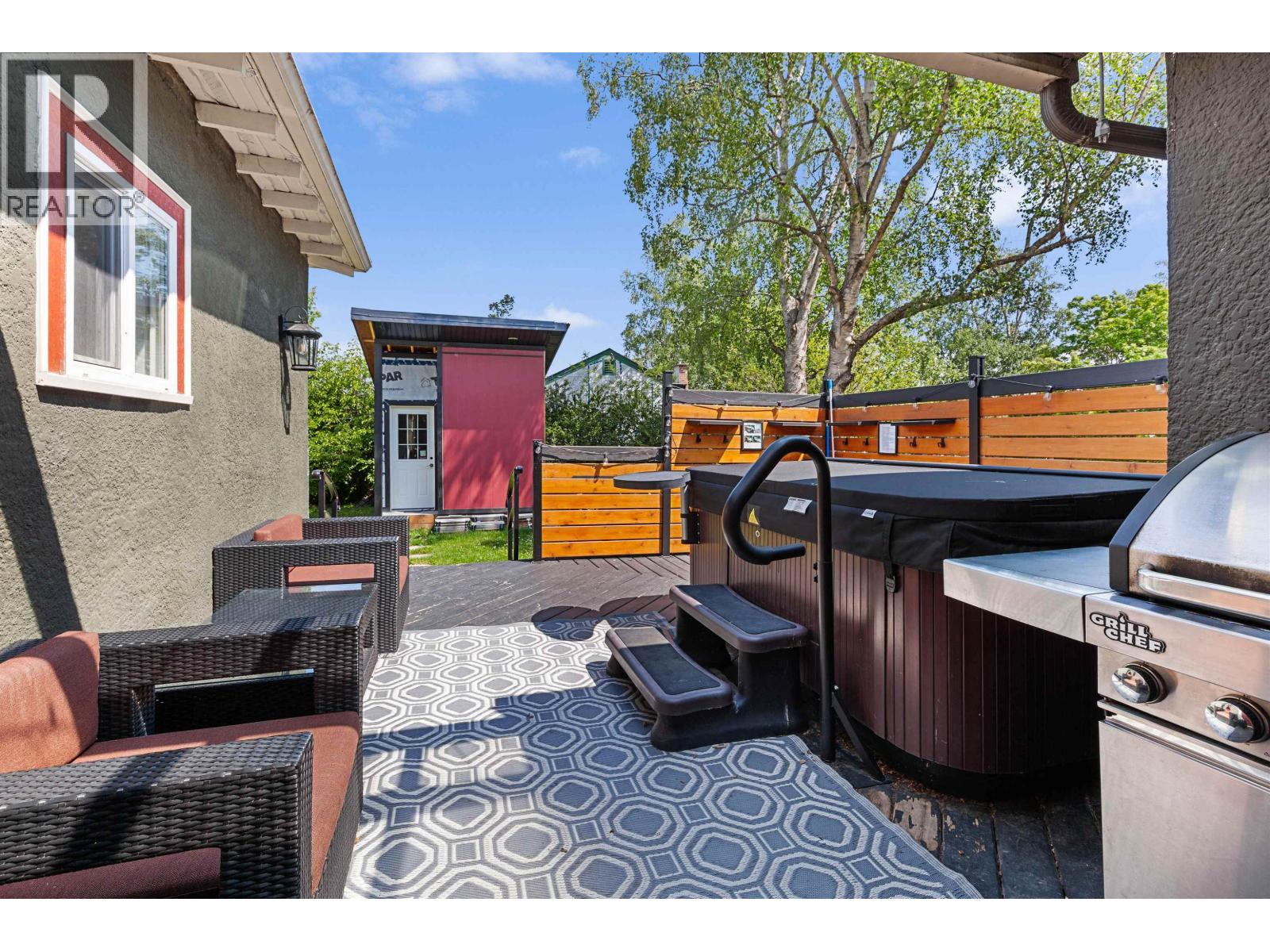 2150 LAURIER CRESCENT - 27