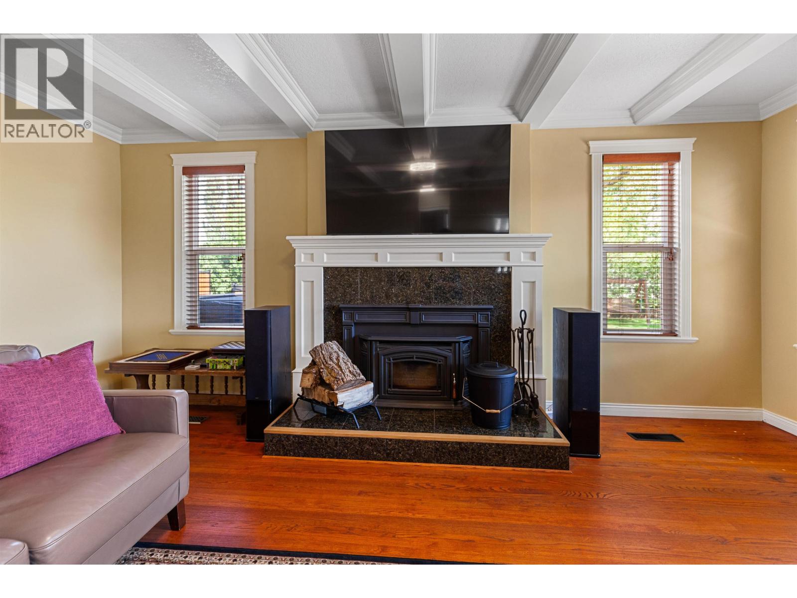 2150 LAURIER CRESCENT - 23