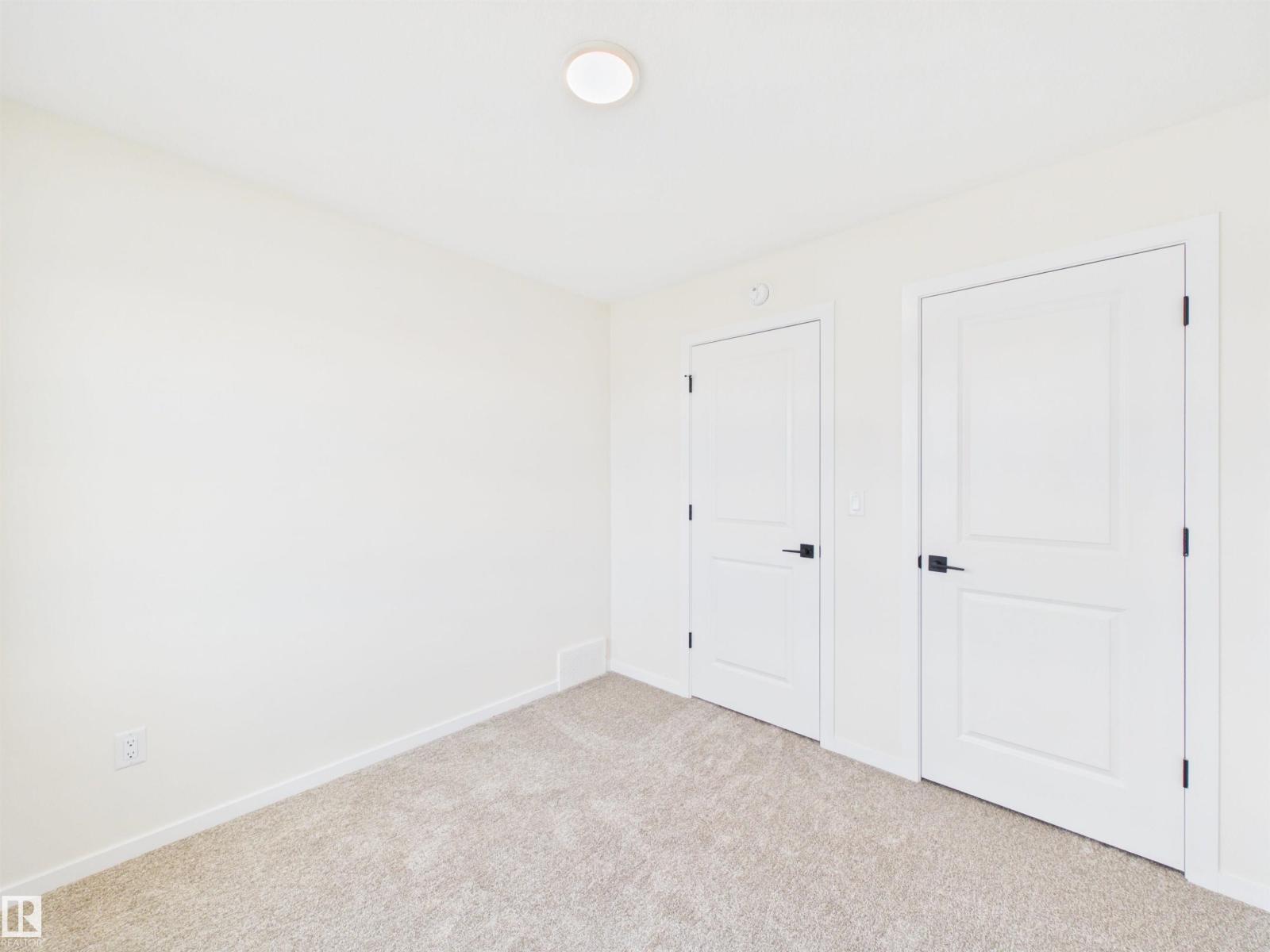 1096 MCLEOD AV - 21