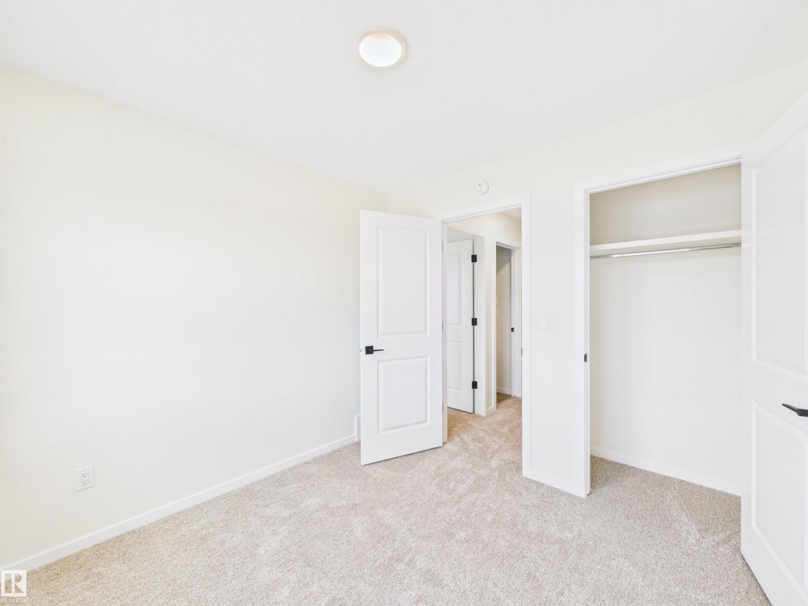 1096 MCLEOD AV - 22
