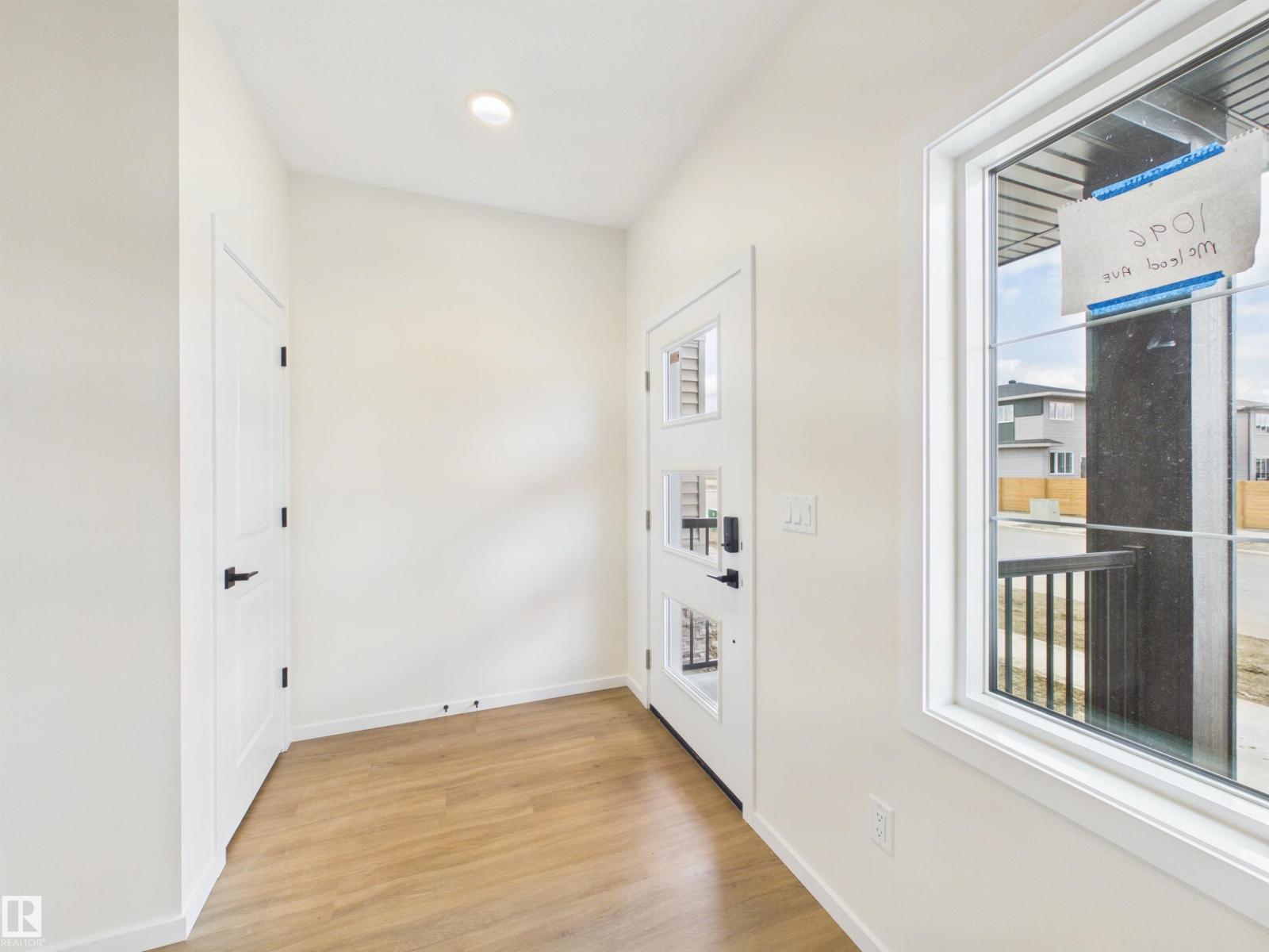1096 MCLEOD AV - 3