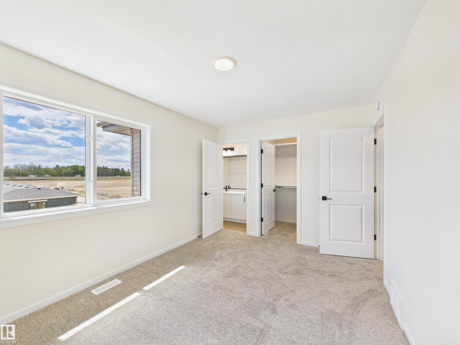 1096 MCLEOD AV - 30