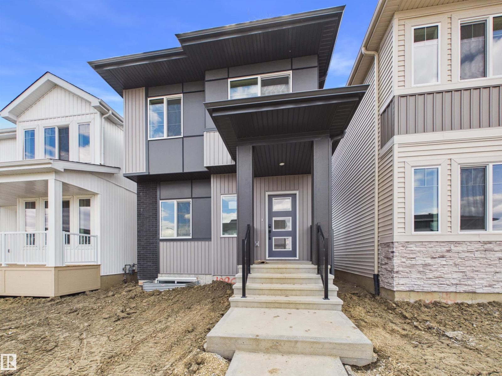 1096 MCLEOD AV - 37
