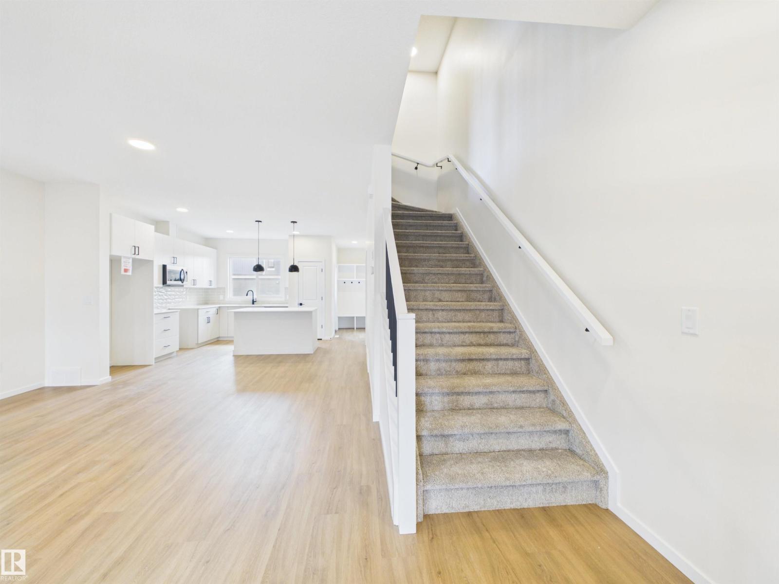 1096 MCLEOD AV - 4