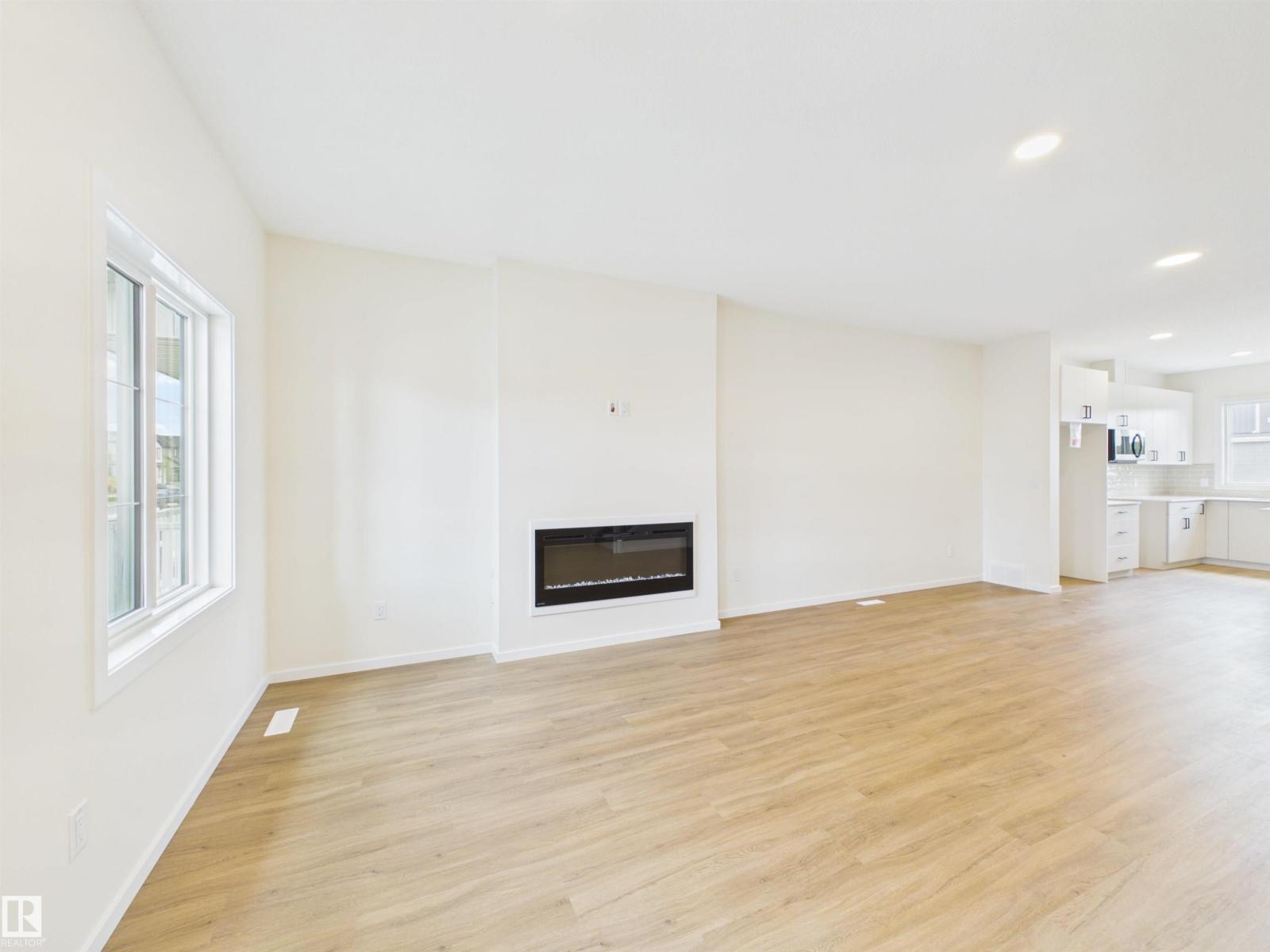 1096 MCLEOD AV - 5