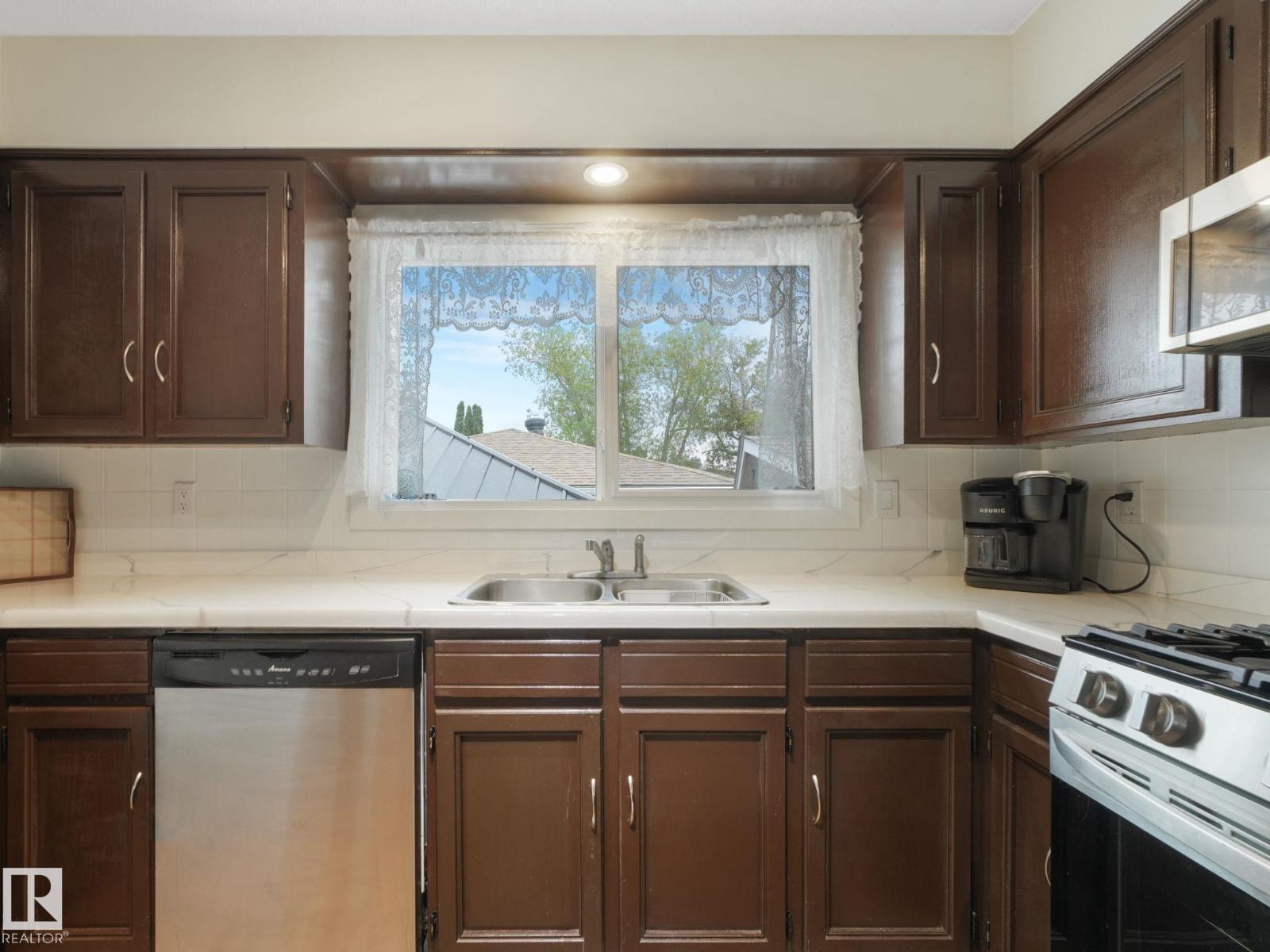 7120 39 AV NW - 34