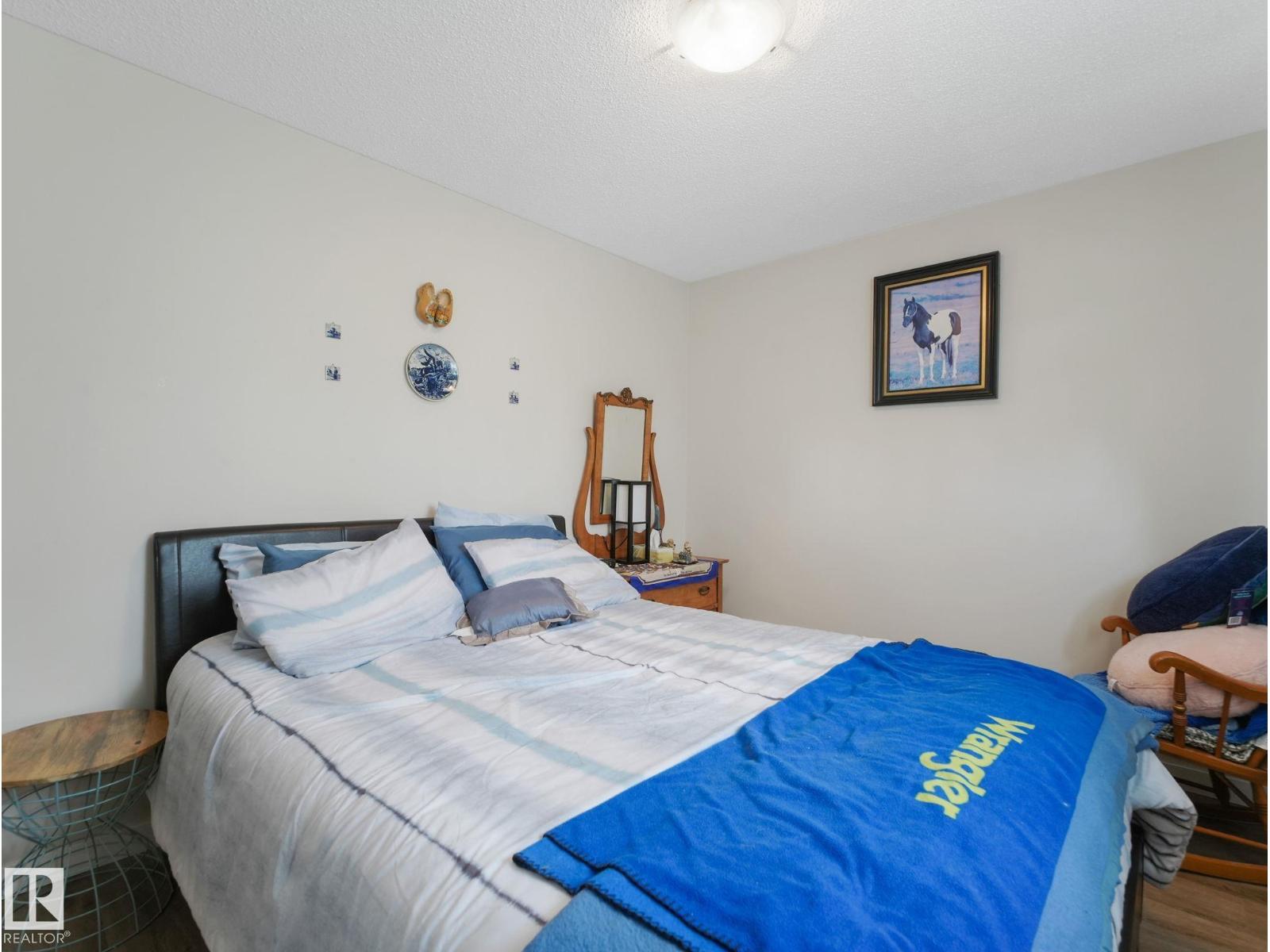 7120 39 AV NW - 41