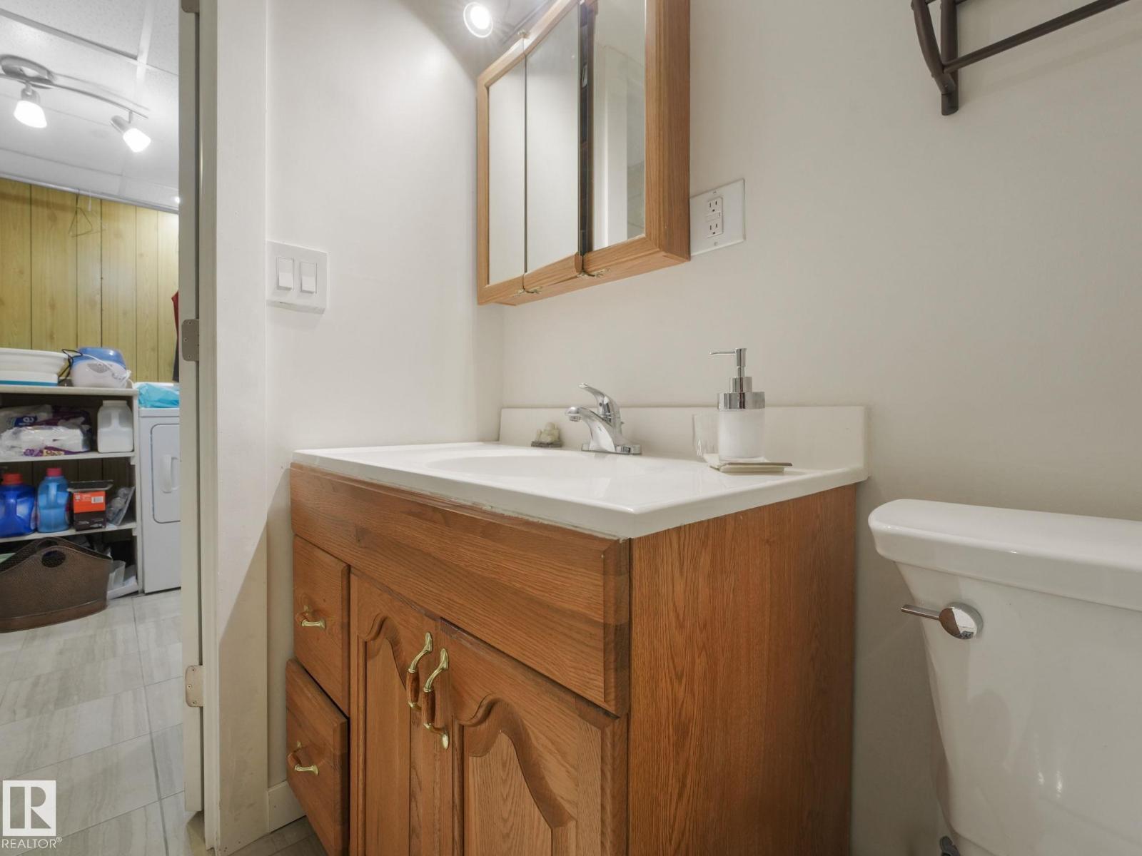 7120 39 AV NW - 71