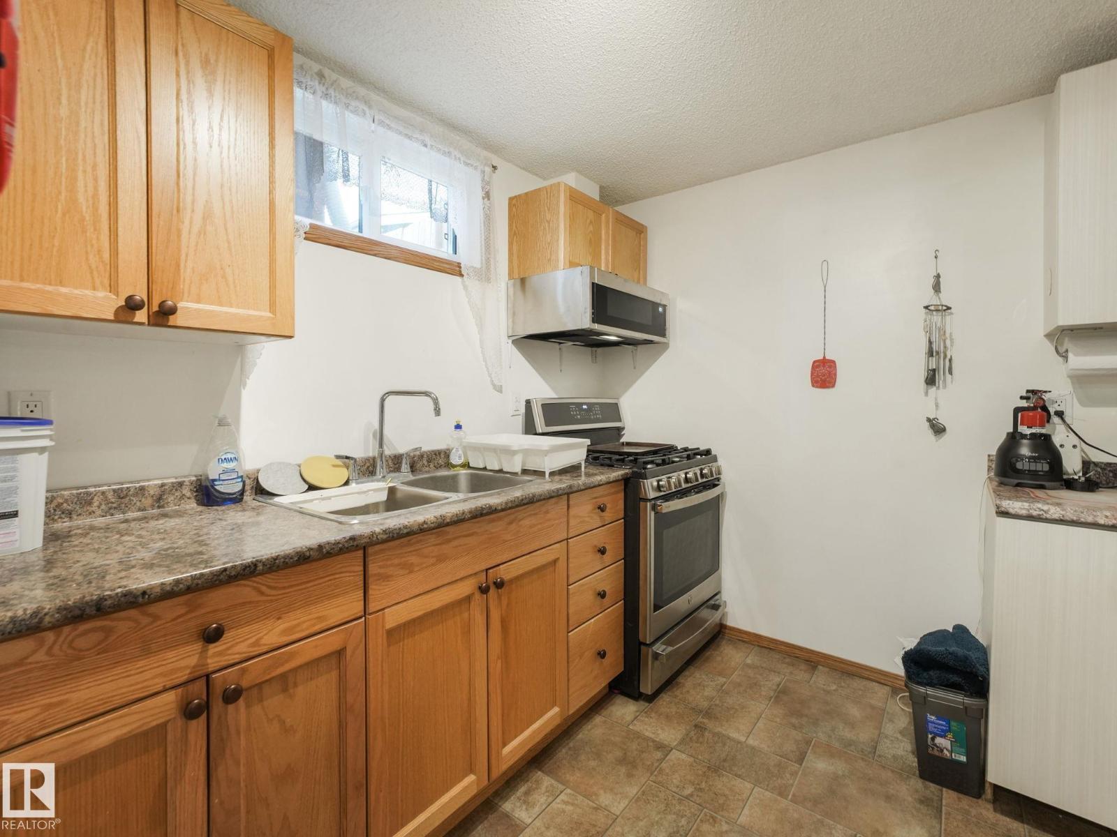 7120 39 AV NW - 55