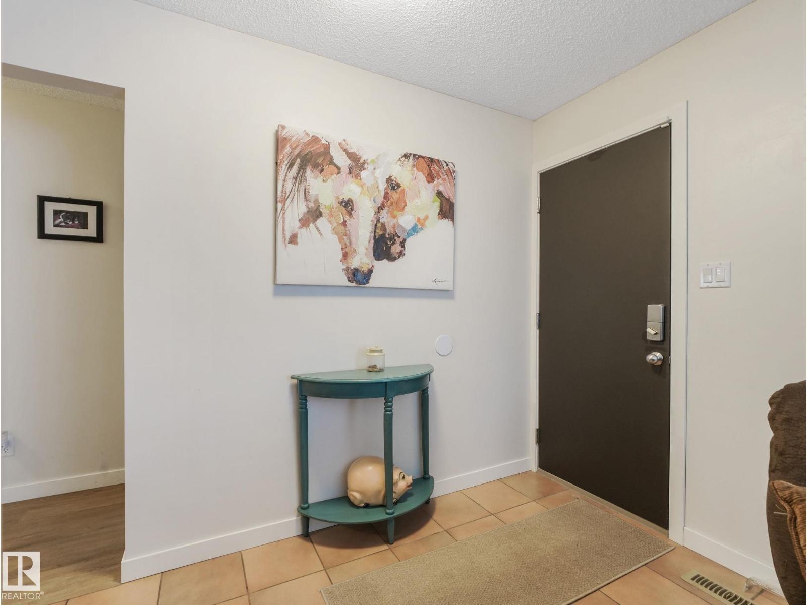 7120 39 AV NW - 22
