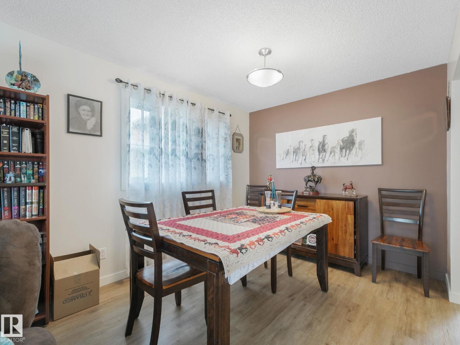 7120 39 AV NW - 23