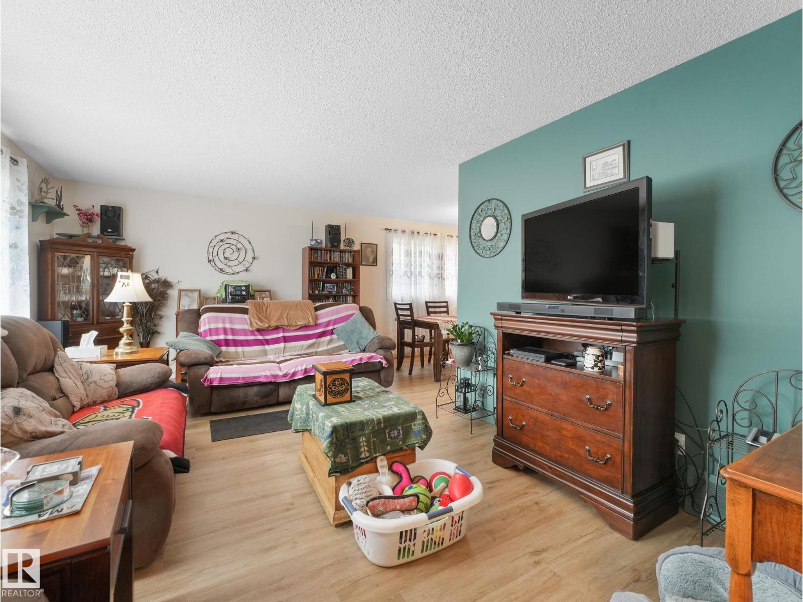 7120 39 AV NW - 32