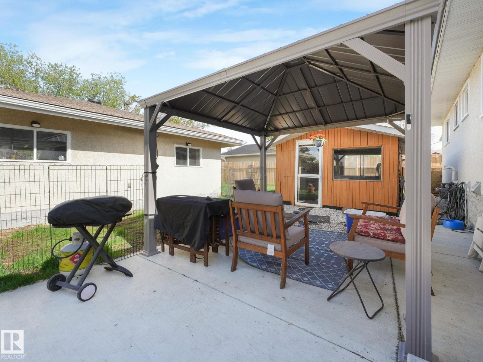 7120 39 AV NW - 15