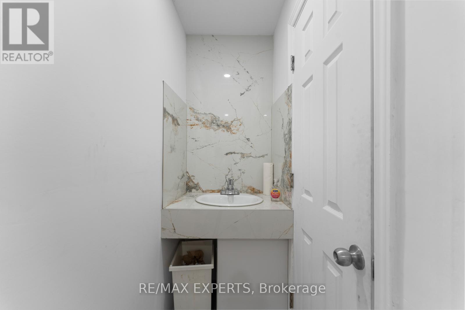 142 KING STREET E - 39