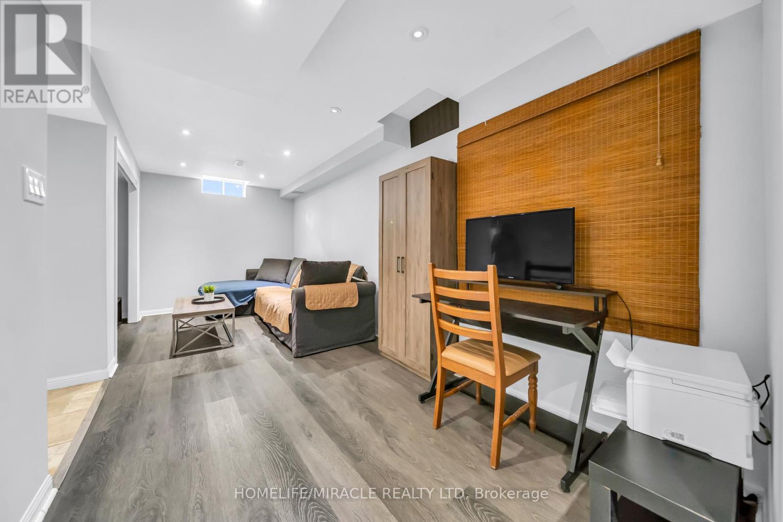 1439 COSTIGAN ROAD - 20