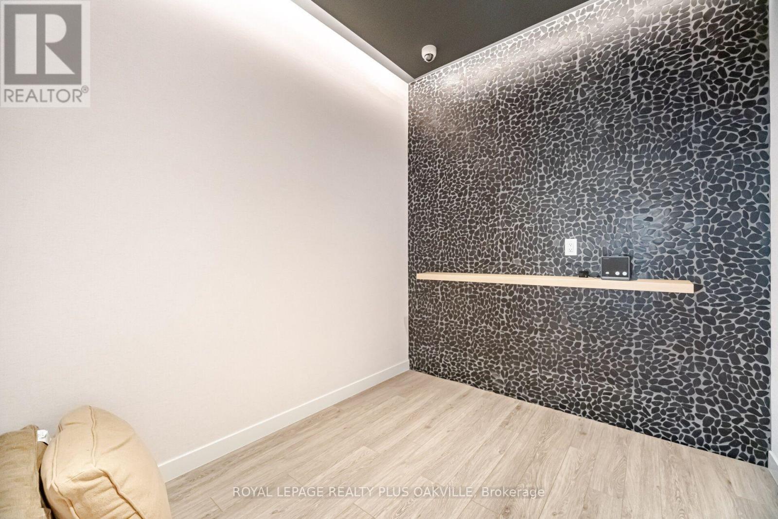 #1509 3079 TRAFALGAR ROAD - 31