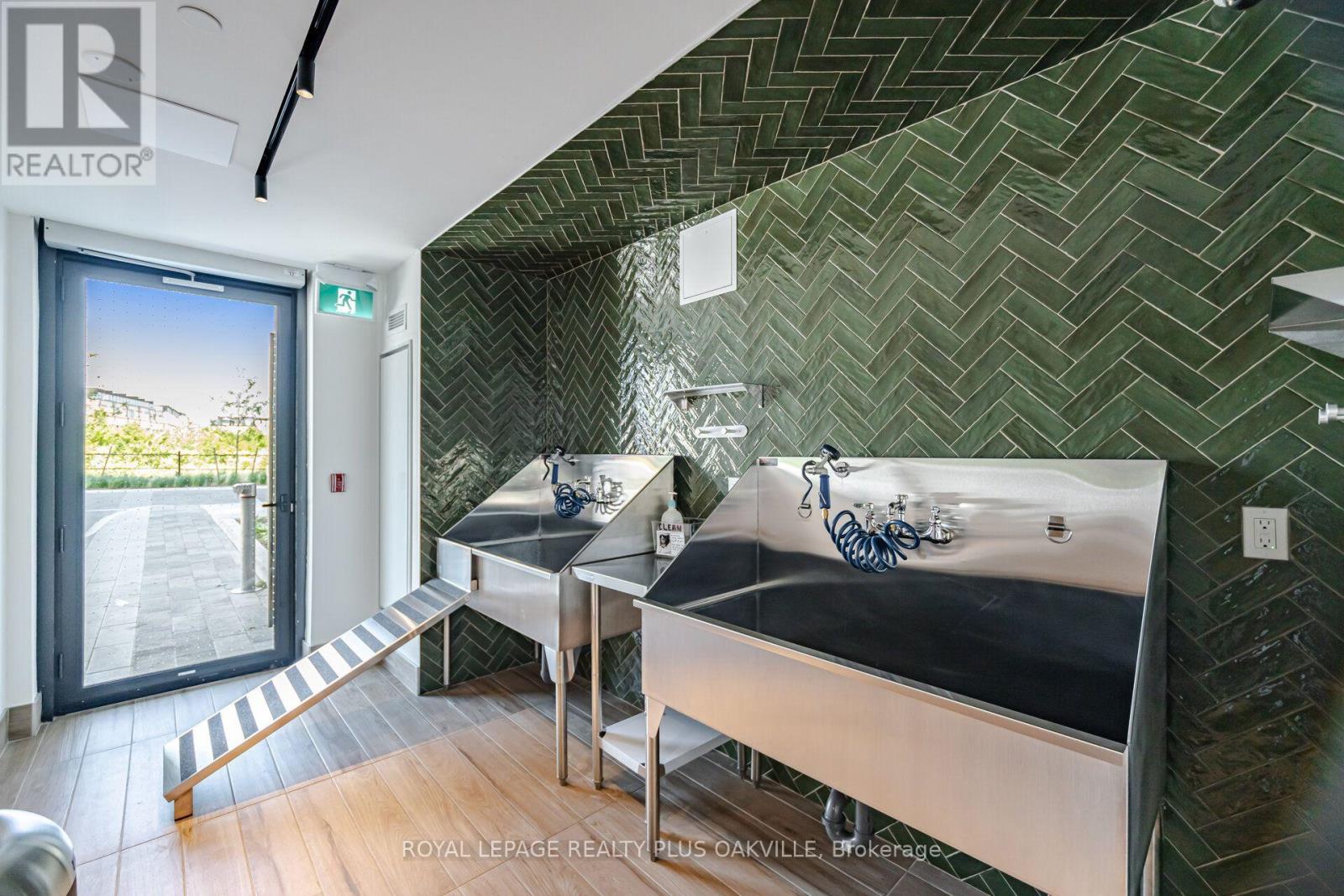 #1509 3079 TRAFALGAR ROAD - 37