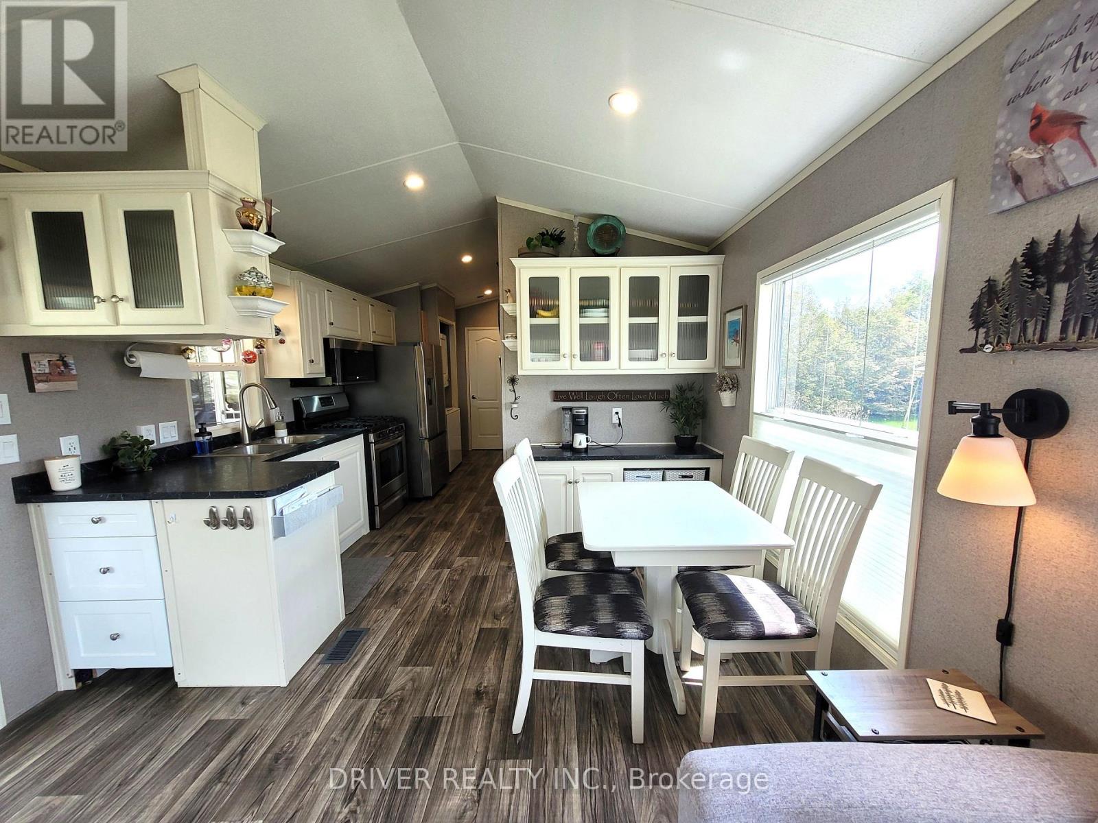 #89 930 LAKESHORE ROAD - 10