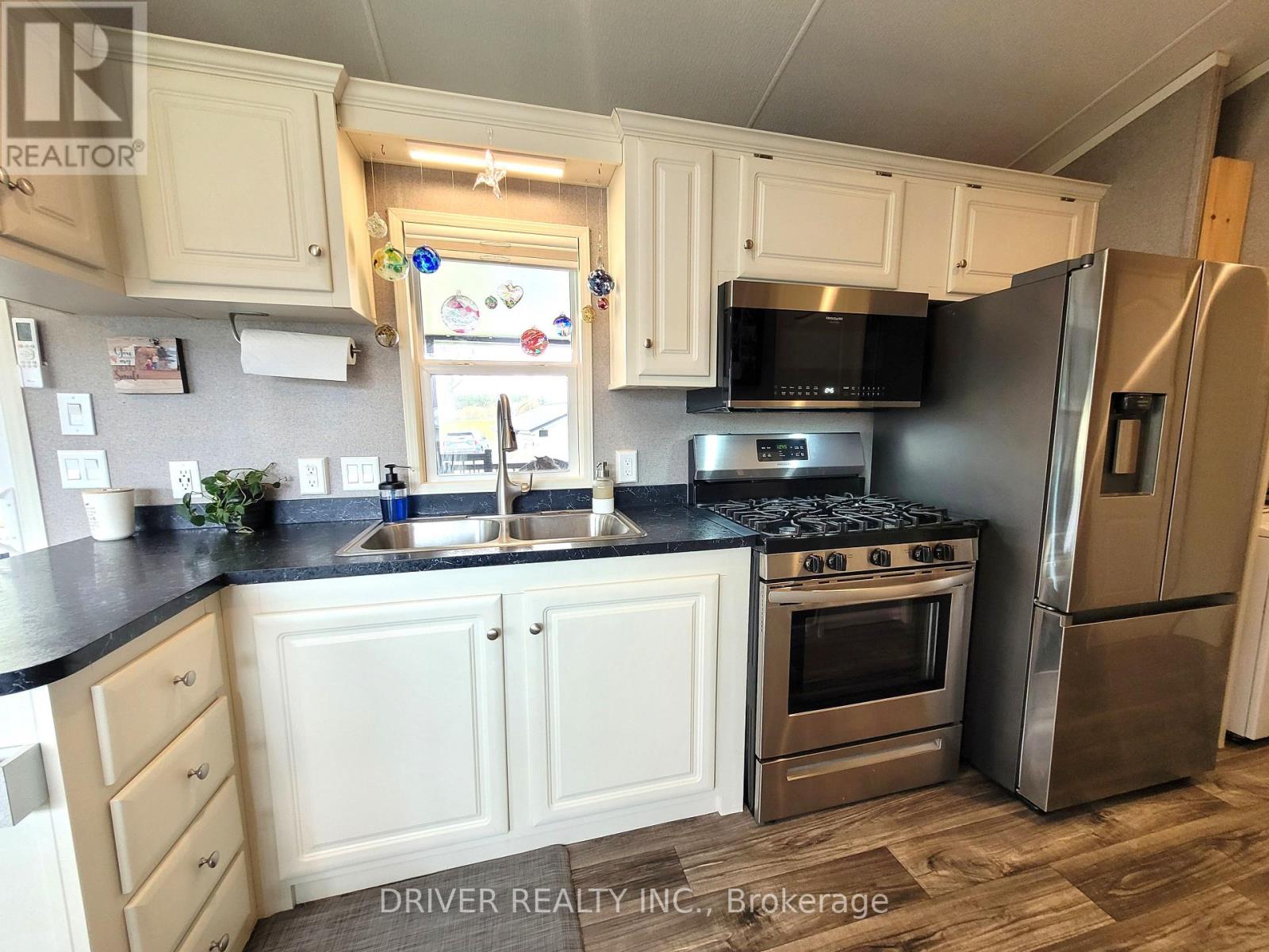 #89 930 LAKESHORE ROAD - 12