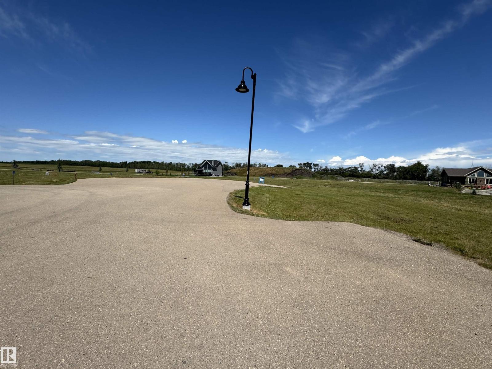 160 Lakeshore Close
