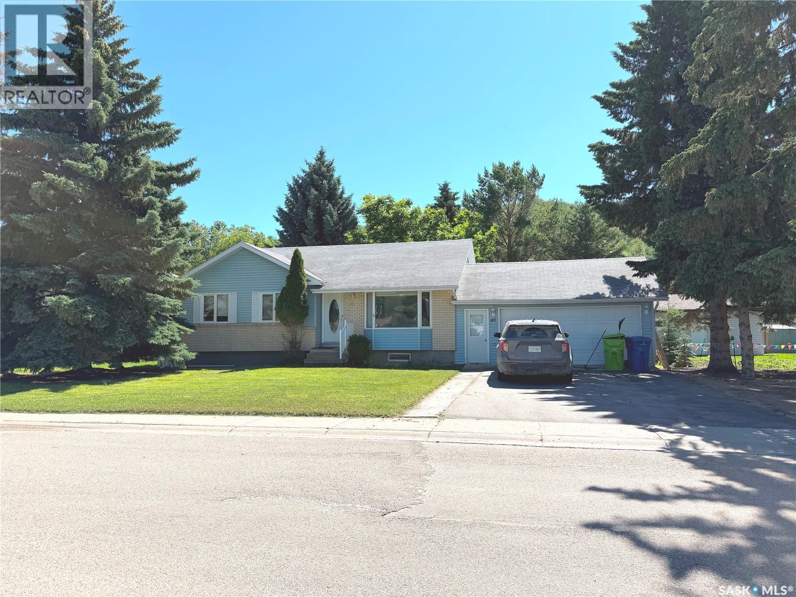 40 Willow CRESCENT - 1
