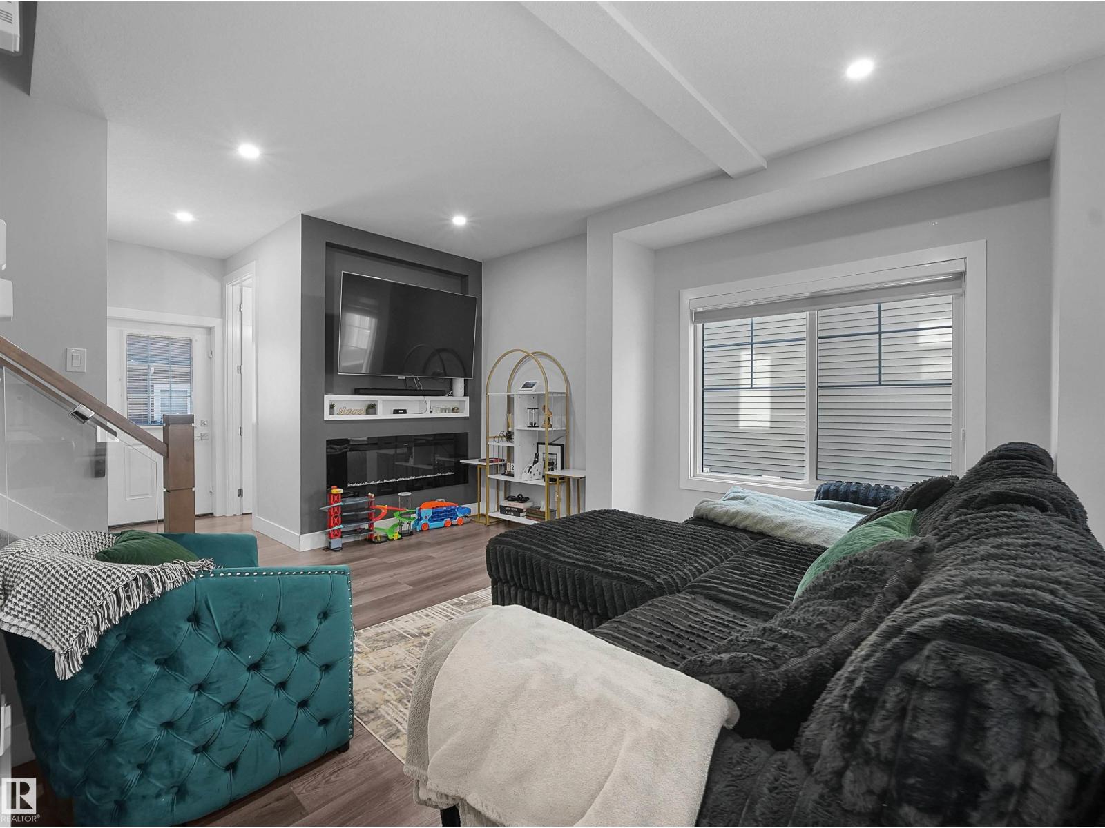 #31 230 EDGEMONT RD NW NW - 23