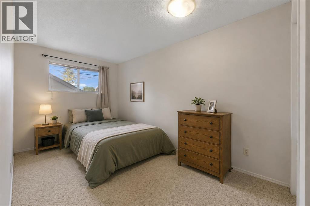 4736 17 Avenue NW - 18