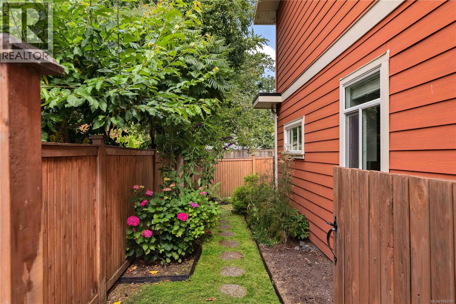7022 Wallace Dr - 27