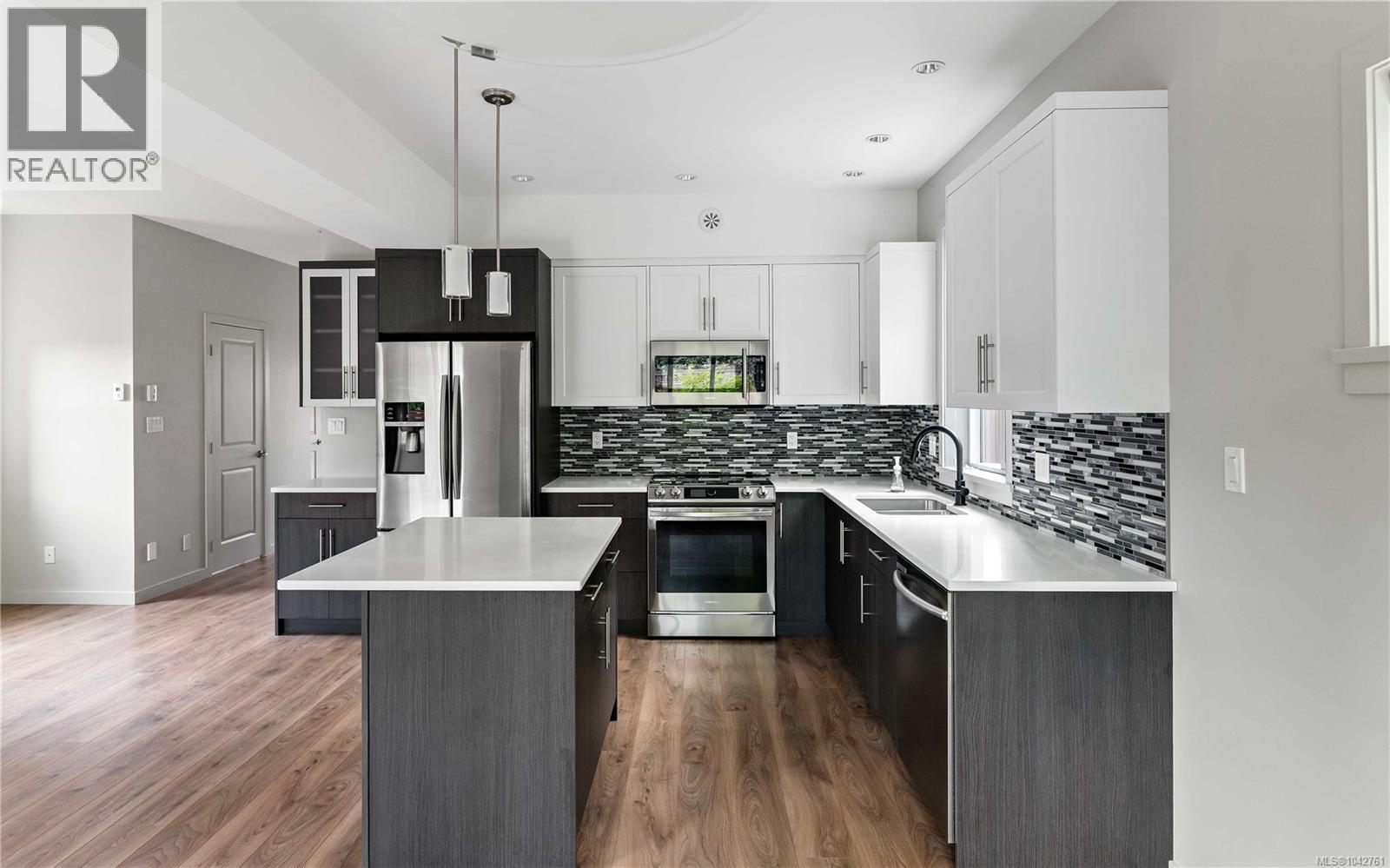 7022 Wallace Dr - 6