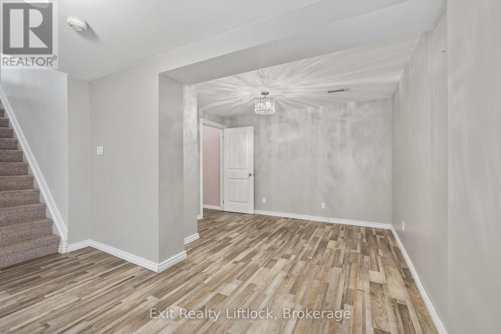 202 MILROY DRIVE - 16