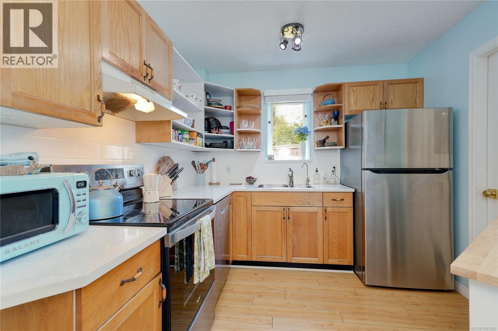 2165 Maple Ave N - 6