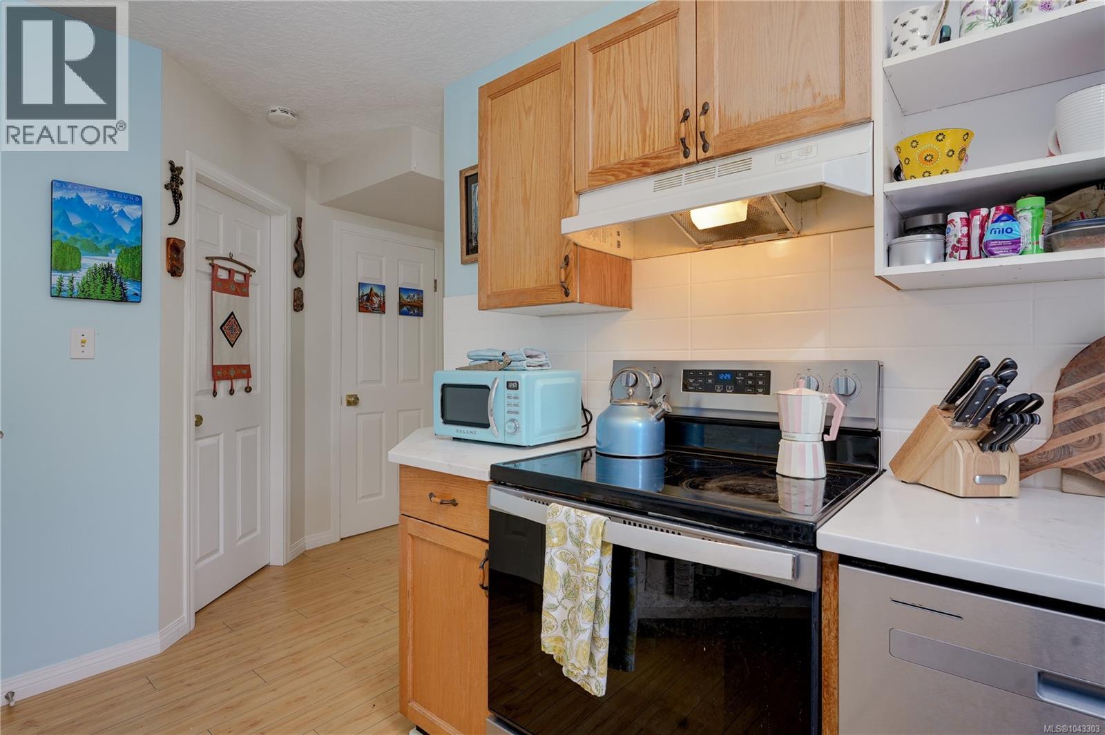 2165 Maple Ave N - 8